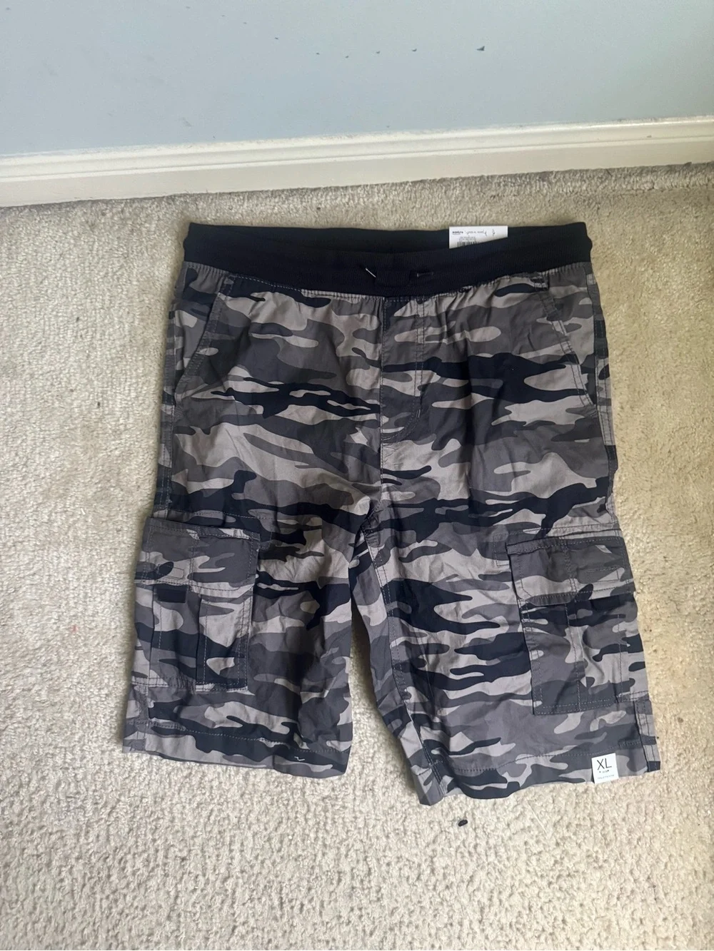 Sonoma Men’s Black and Gray Camo Cargo Shorts